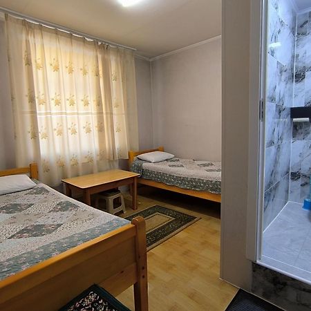 Town Yard Hostel Улан-Батор Екстер'єр фото