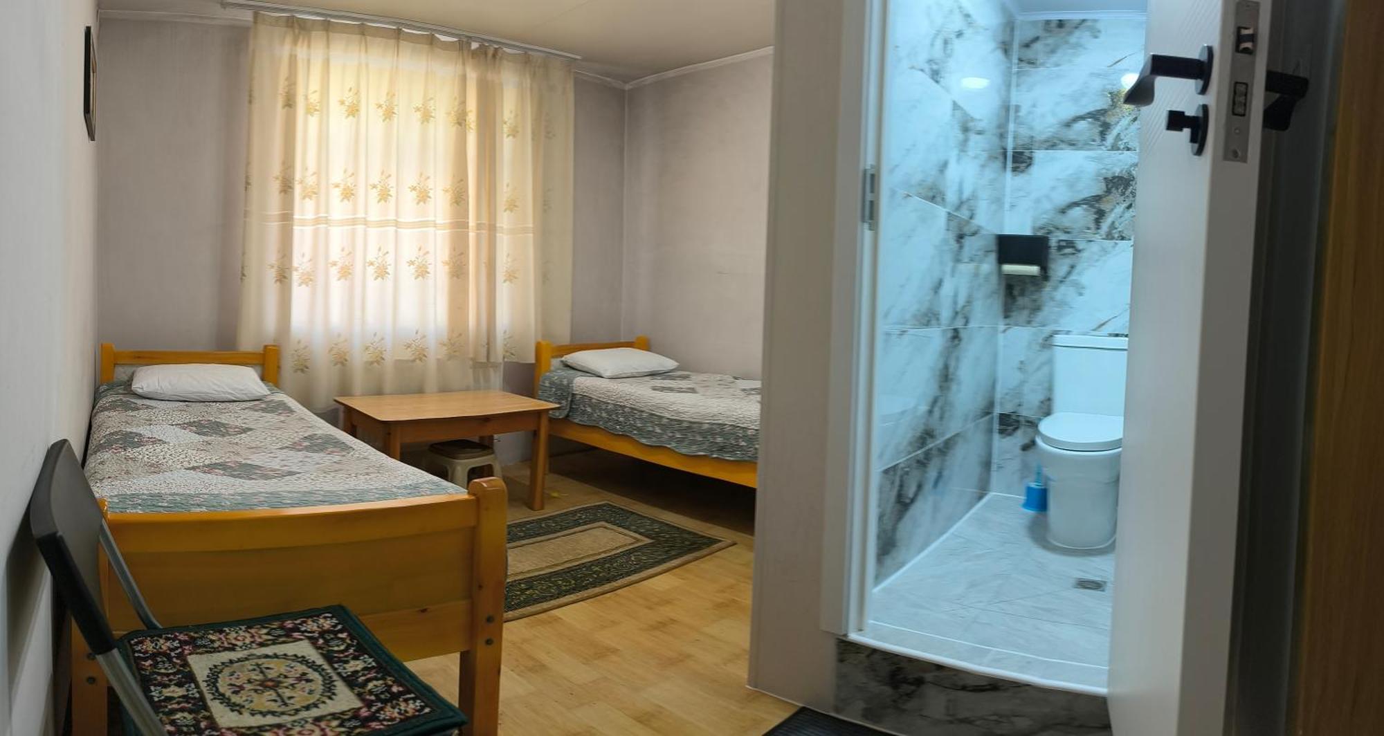 Town Yard Hostel Улан-Батор Екстер'єр фото