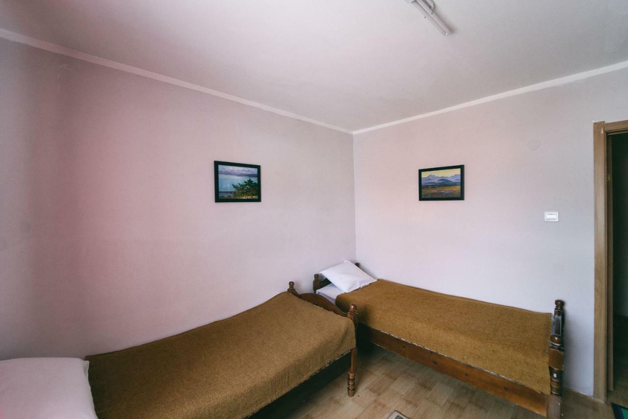 Town Yard Hostel Улан-Батор Екстер'єр фото
